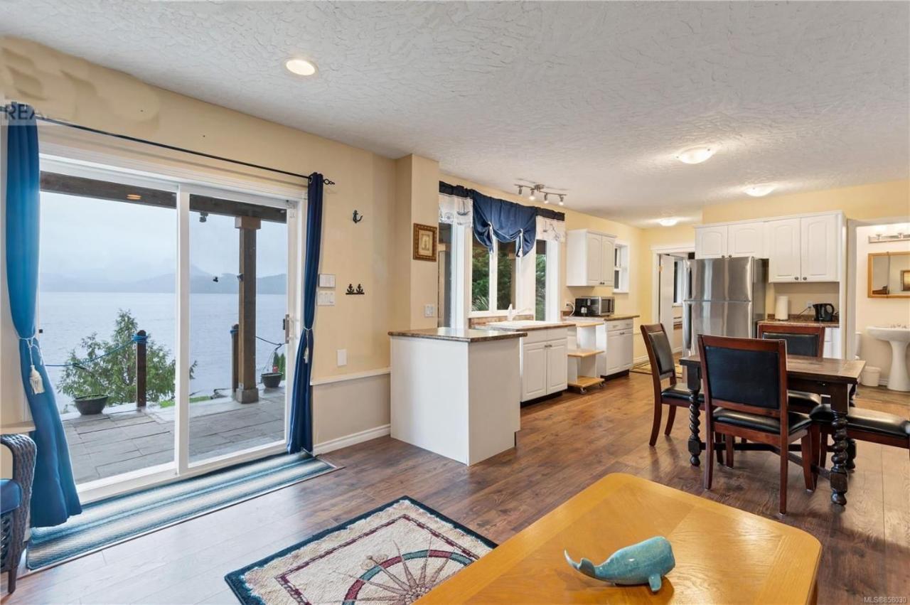 The Oceanfront Inn On Stephens Bay Coal Harbour Extérieur photo