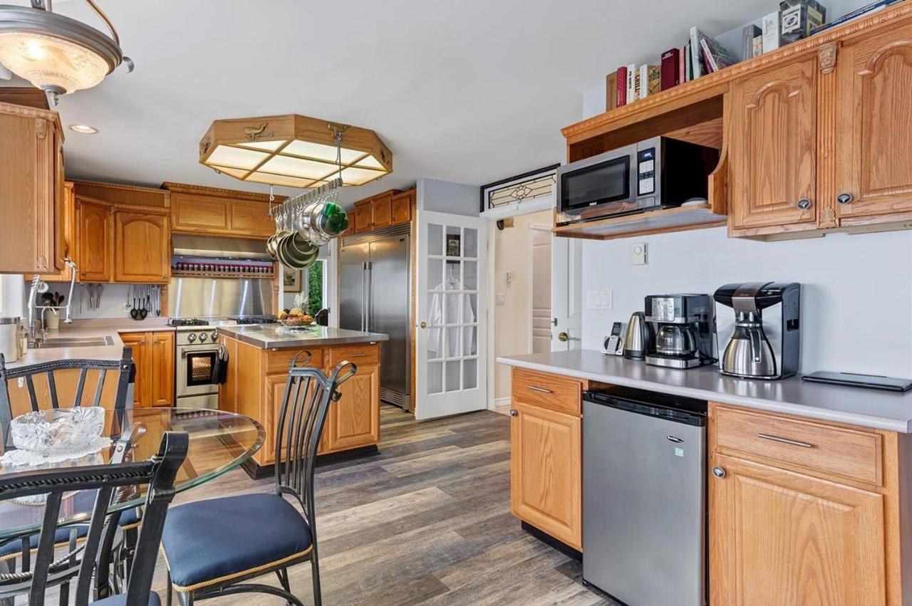 The Oceanfront Inn On Stephens Bay Coal Harbour Extérieur photo