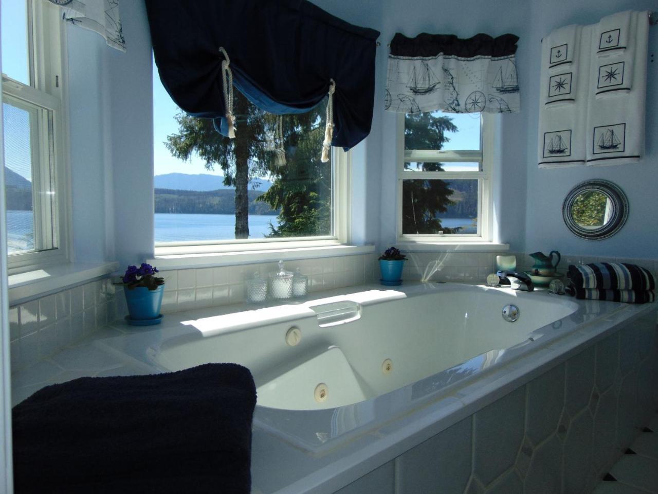 The Oceanfront Inn On Stephens Bay Coal Harbour Extérieur photo
