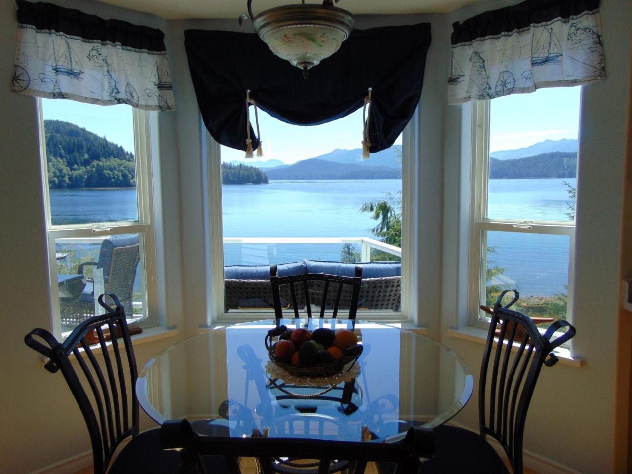 The Oceanfront Inn On Stephens Bay Coal Harbour Extérieur photo